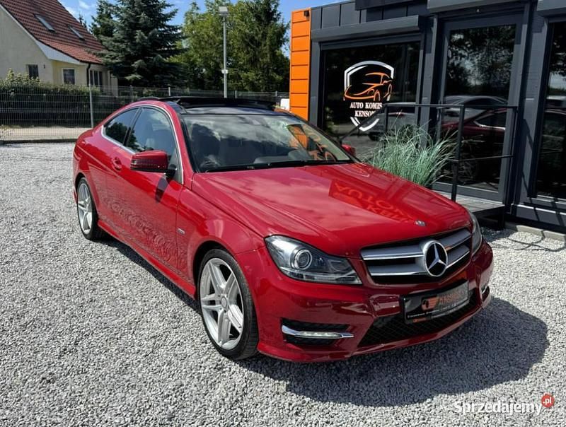 Czerwony Używany 2012 Mercedes C250 Coupe | 58 900 zł - Obraz 1/4