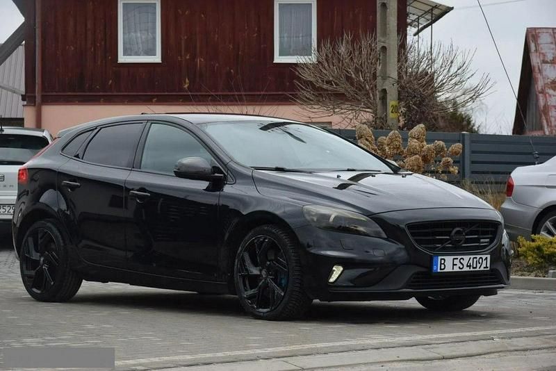 Czarny Używany 2014 Volvo V40 R-Design Kombi | 33 900 zł (Uczciwa cena) - Obraz 1/4