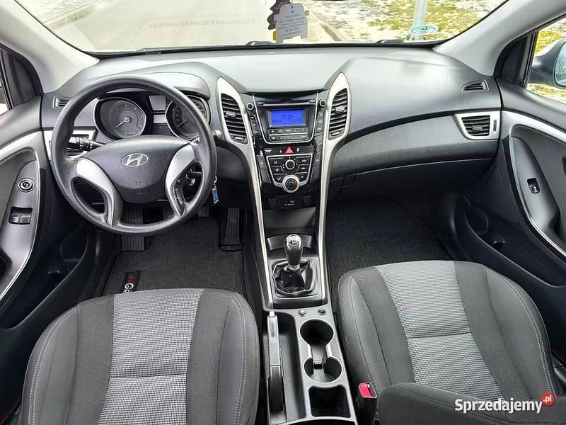 Używany Hyundai i30 2015 Srebrny Hatchback