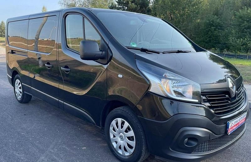 Używany Renault Trafic 125 KM (91 kW) 2017 Brązowy Minivan
