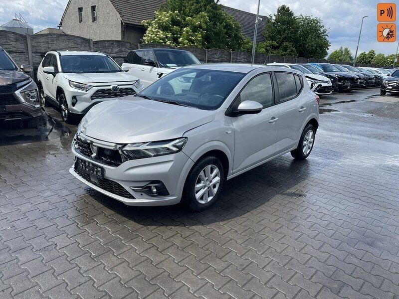 Srebrny (metalik) Używany 2022 Dacia Sandero Hatchback | 26 900 zł - Obraz 1/4