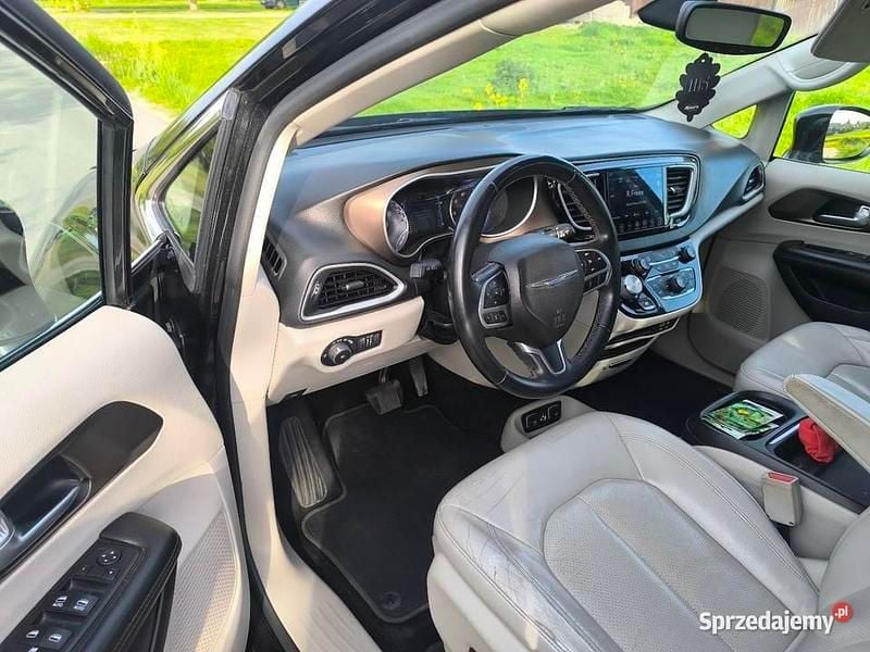 Czarny Używany 2018 Chrysler Pacifica SUV | 57 000 zł (Super Cena) - Obraz 1/4