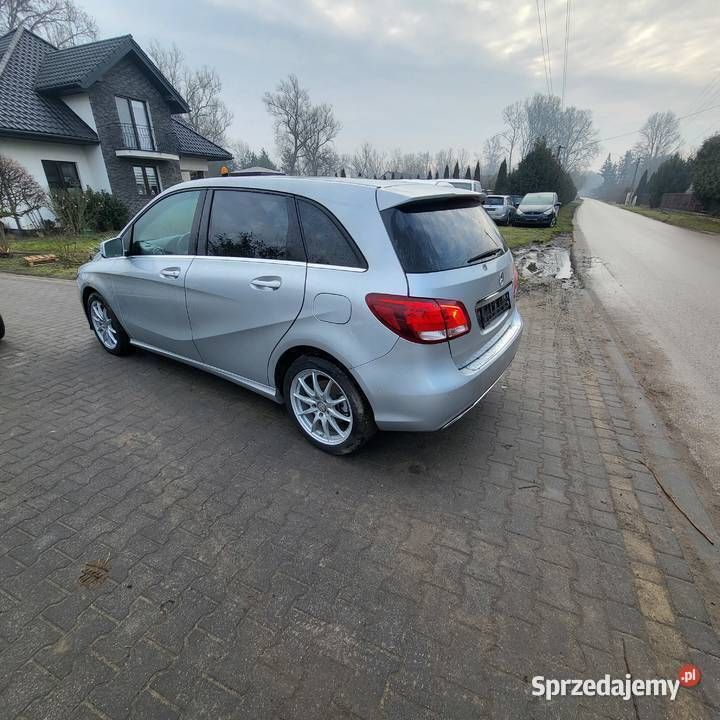 Srebrny Używany 2015 Mercedes B180 Style Minivan | 46 500 zł (Uczciwa cena) - Obraz 1/4