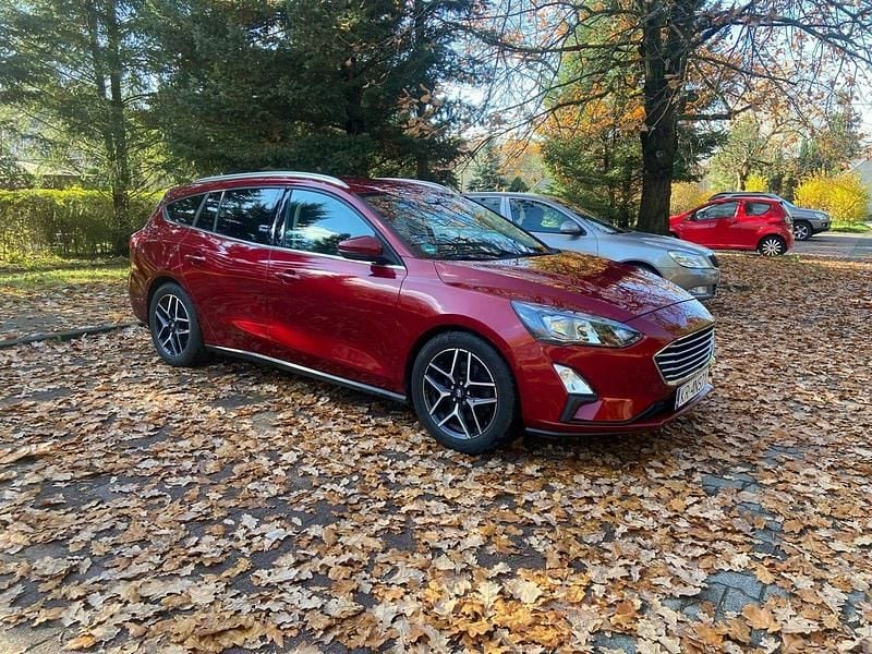 Bordowy (metalik) Używany 2019 Ford Focus Kombi | 49 900 zł (Dość drogi) - Obraz 1/4