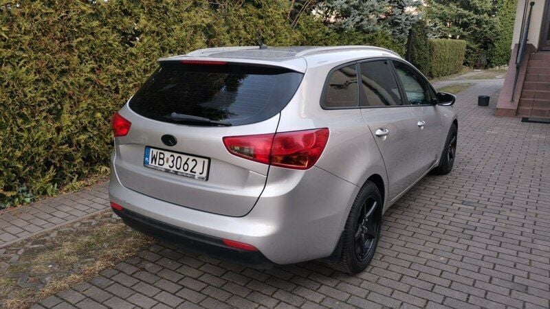 Używany Kia Ceed 145 KM (106 kW) 2014 Srebrny (metalik) Hatchback
