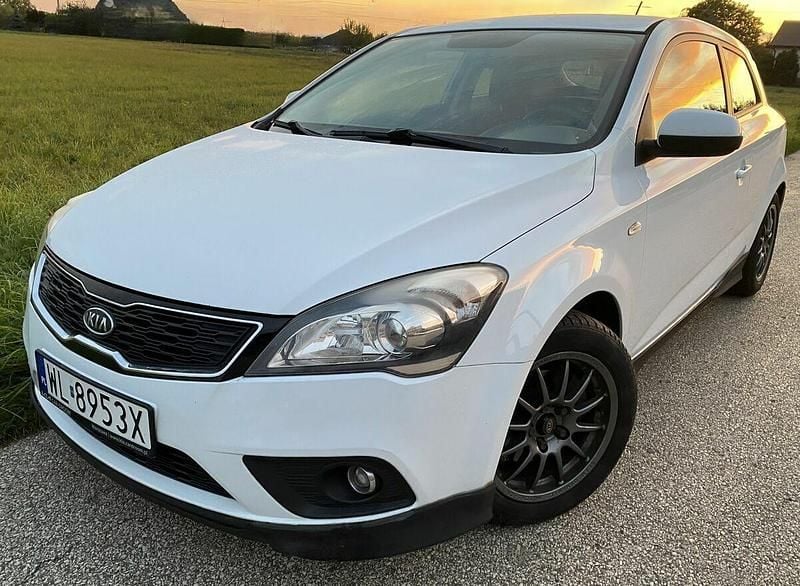 Biały Używany 2012 Kia ProCeed 2 Hatchback | 14 900 zł - Obraz 1/3