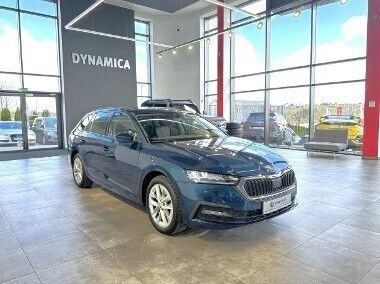 Niebieski Używany 2022 Skoda Octavia Ambition Kombi | 101 700 zł (Drogi) - Obraz 1/3