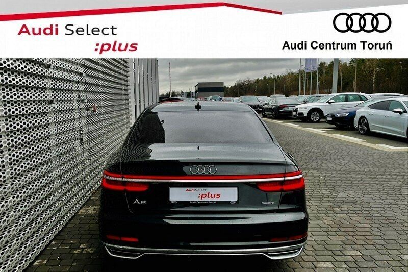Używany Audi A8 Ambiente 360 KM (264 kW) 2018 Czarny (metalik) Sedan/Limuzyna