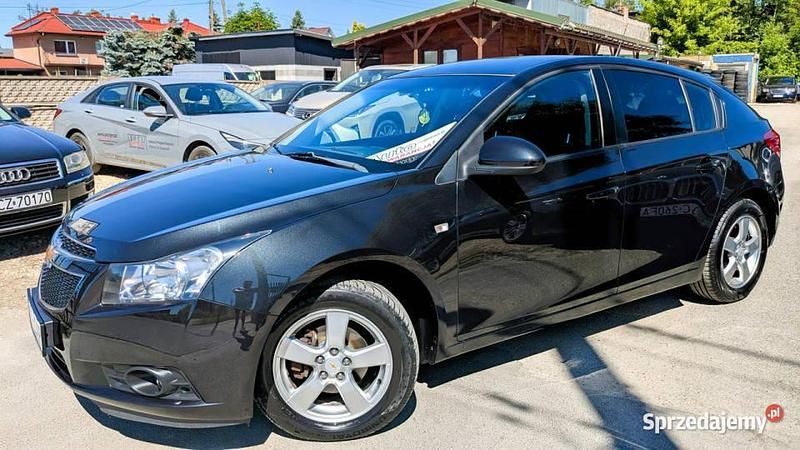 Czarny Używany 2012 Chevrolet Cruze Hatchback | 20 900 zł (Uczciwa cena) - Obraz 1/4