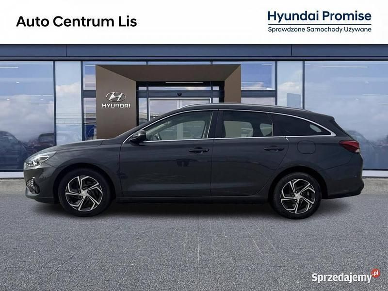 Używany Hyundai i30 120 KM (88 kW) 2023 Granatowy Kombi