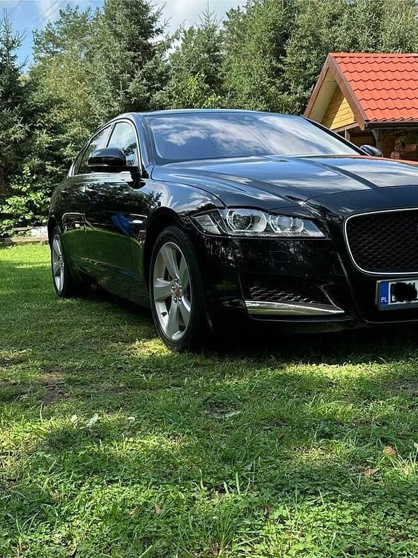 Używany Jaguar XF 2017 Czarny Sedan/Limuzyna