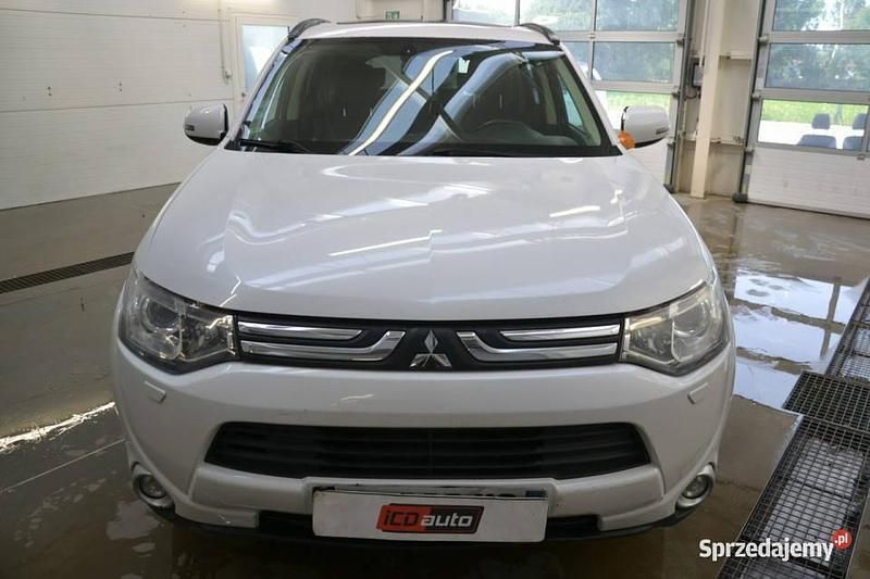 Biały Używany 2013 Mitsubishi Outlander SUV | 23 200 zł - Obraz 1/4