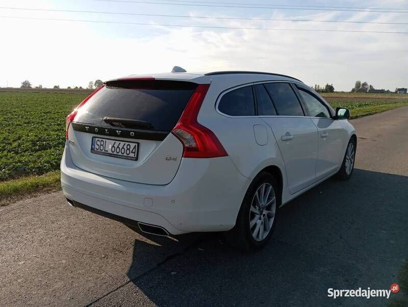 Używany Volvo V60 2014 Biały Kombi