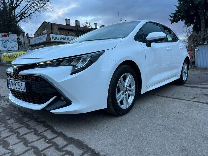 Biały (metalik) Używany 2021 Toyota Corolla Sedan/Limuzyna | 69 900 zł (Uczciwa cena) - Obraz 1/4