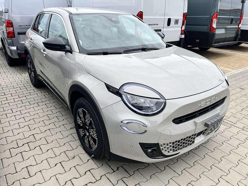 Lakier metalizowany kremowy cappucino Nowe 2025 Fiat 600 Pop Hatchback | 102 000 zł (Uczciwa cena) - Obraz 1/3