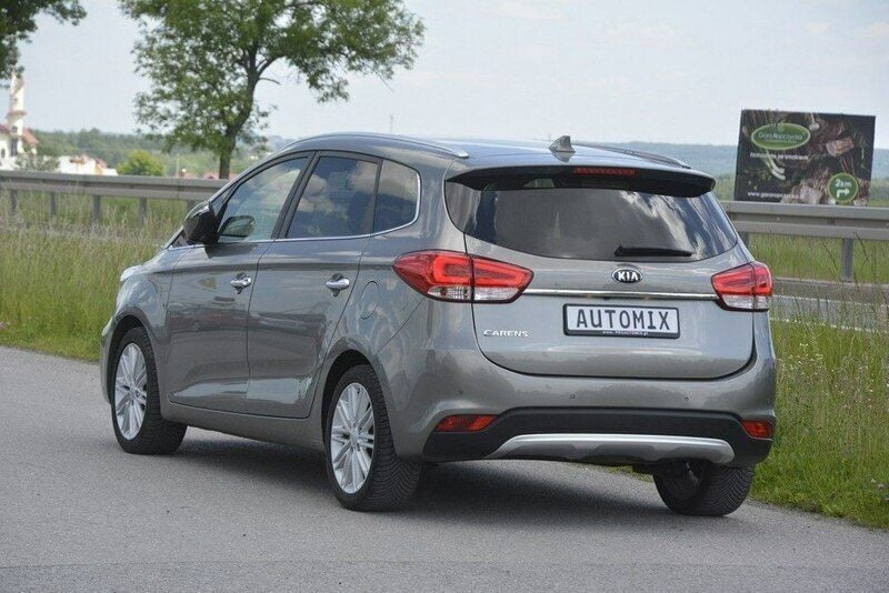 Używany Kia Carens 135 KM (99 kW) 2018 Zielony Minivan