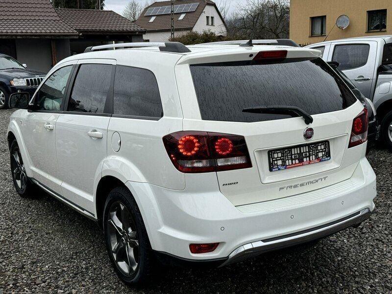 Używany Fiat Freemont Black Code 170 KM (125 kW) 2015 Biały SUV