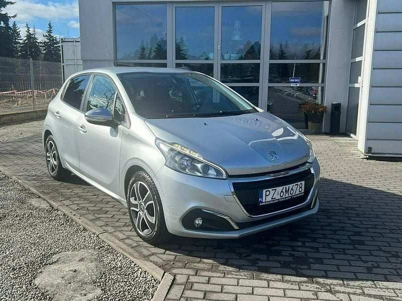 Używany Peugeot 208 75 KM (55 kW) 2018 Srebrny (metalik) Hatchback