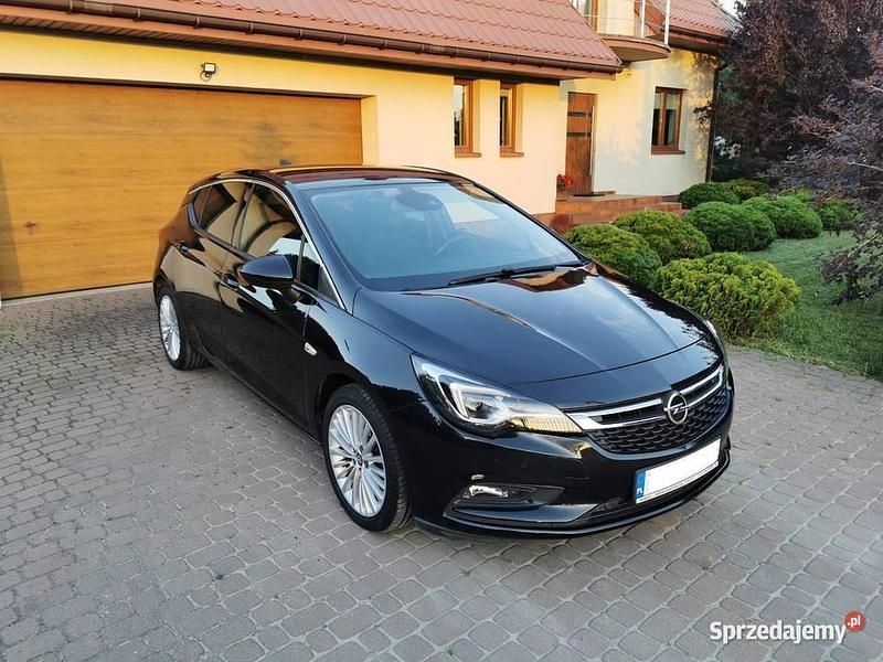 Czarny Używany 2016 Opel Astra Elite Hatchback | 49 999 zł (Drogi) - Obraz 1/4