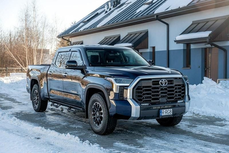 Niebieski ciemny (metalik) Używany 2022 Toyota Tundra Limited Pickup | 279 777 zł - Obraz 1/4