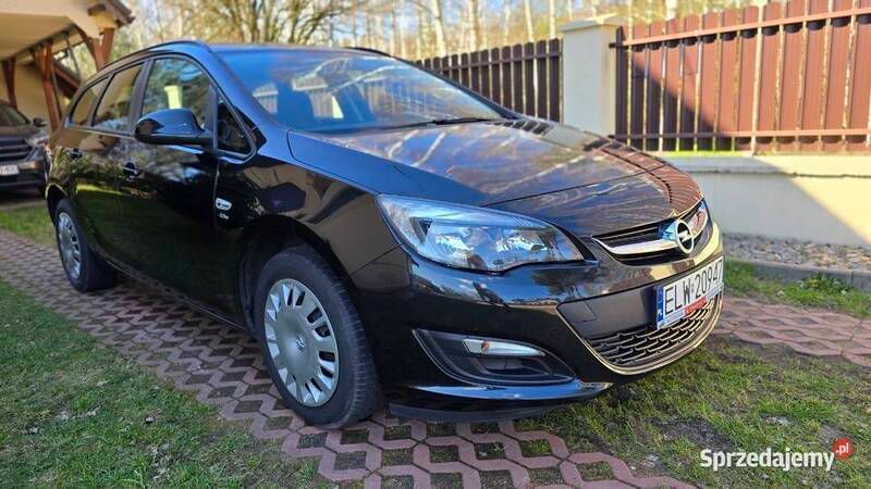 Czarny Używany 2013 Opel Astra Kombi | 24 900 zł (Dobra cena) - Obraz 1/4