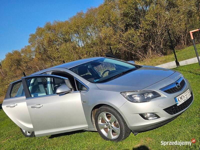 Srebrny Używany 2010 Opel Astra Hatchback | 18 000 zł (Dość drogi) - Obraz 1/4