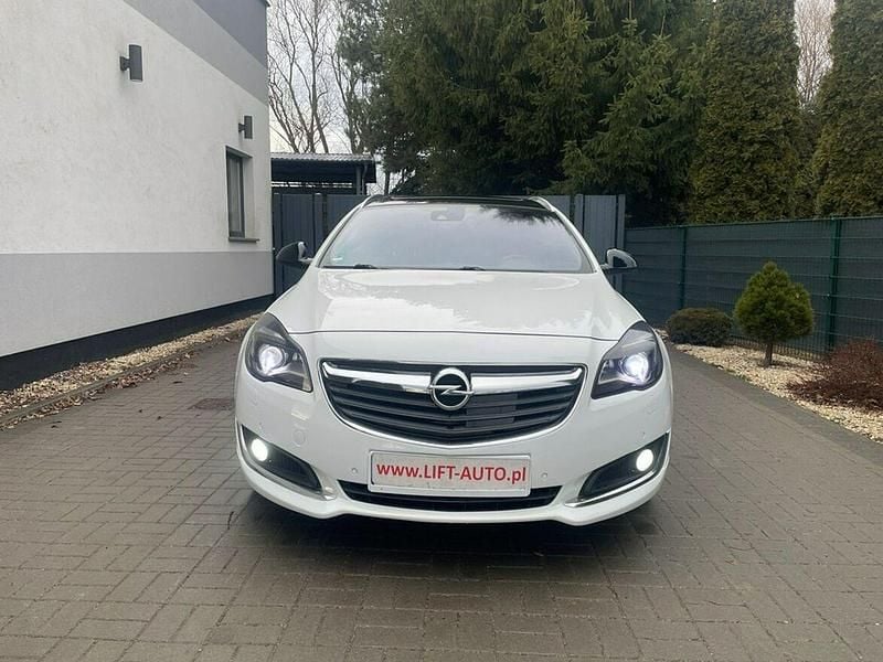 Używany Opel Insignia OPC 195 KM (143 kW) 2015 Biały Kombi