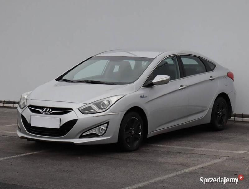 Używany Hyundai i40 2012 Srebrny Sedan/Limuzyna