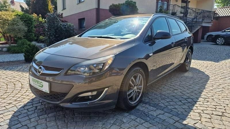 Szary (metalik, perła) Używany 2013 Opel Astra Sedan/Limuzyna | 20 244 zł (Dobra cena) - Obraz 1/4