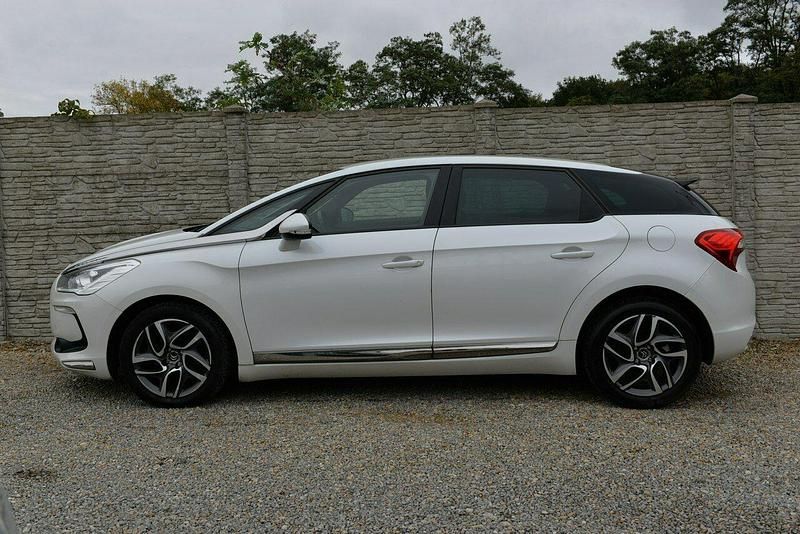 Używany Citroën DS5 163 KM (119 kW) 2014 Biały Hatchback