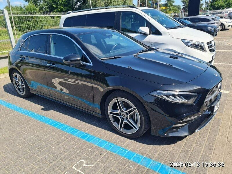 Czarny Używany 2024 Mercedes A200 Hatchback | 104 000 zł - Obraz 1/4