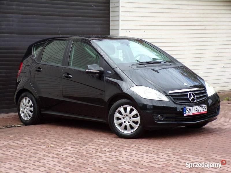 Czarny (metalik) Używany 2010 Mercedes A180 Hatchback | 18 900 zł (Uczciwa cena) - Obraz 1/4