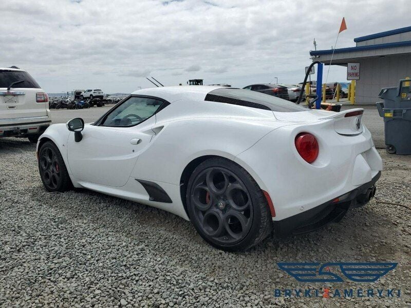 Biały Używany 2017 Alfa Romeo 4C Coupe | 119 750 zł - Obraz 1/3