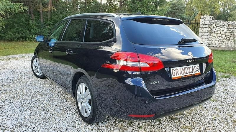 Używany Peugeot 308 SW 120 KM (88 kW) 2016 Fioletowy Kombi