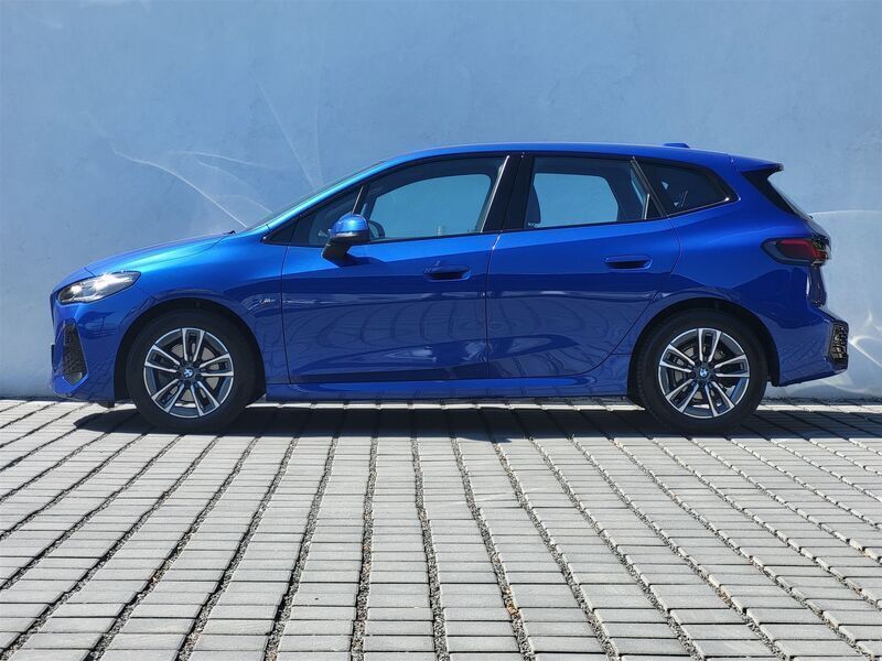 Używany BMW 218 Active Tourer Luxury Line 136 KM (100 kW) 2023 Niebieski portimao m metalizowany Minivan