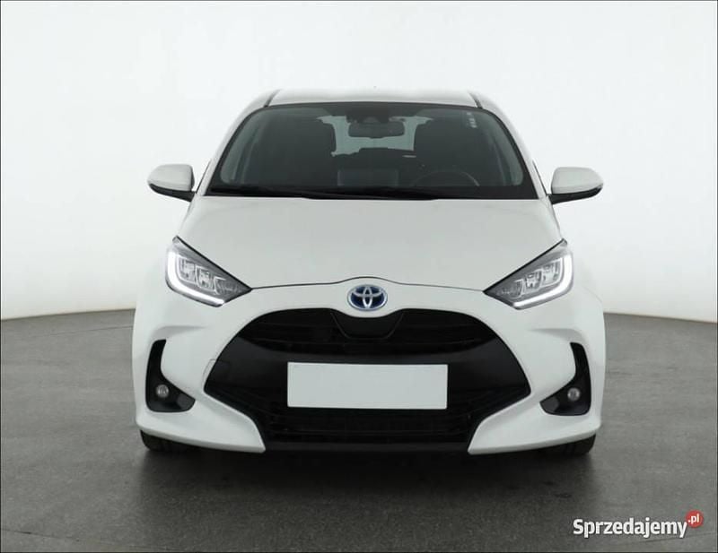 Biały Używany 2021 Toyota Yaris Hybrid Hatchback | 63 999 zł (Uczciwa cena) - Obraz 1/4