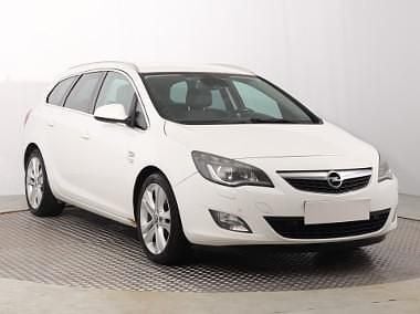 Biały Używany 2011 Opel Astra Kombi | 10 999 zł (Dobra cena) - Obraz 1/4