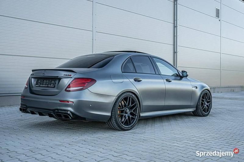Szary Używany 2017 Mercedes E63S AMG AMG Sedan/Limuzyna | 319 777 zł - Obraz 1/4
