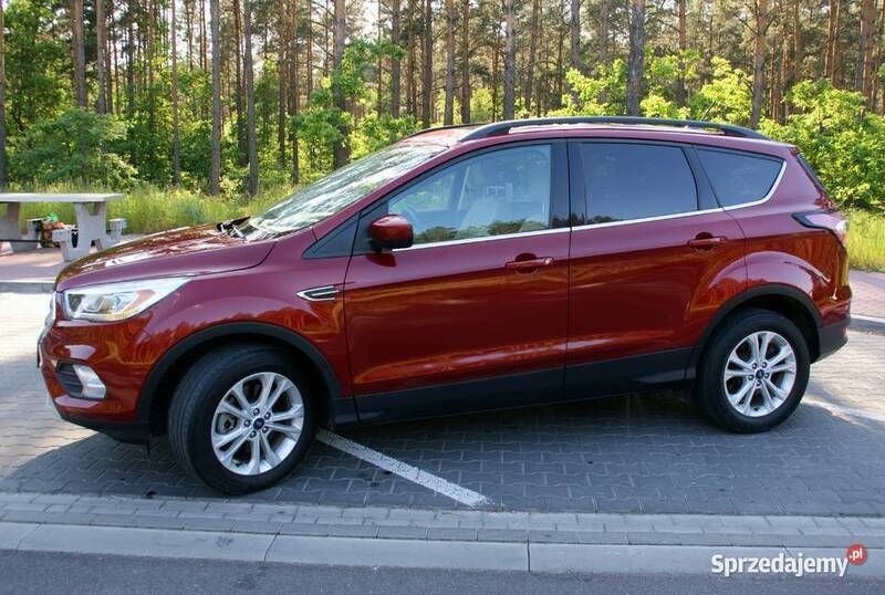 Bordowy Używany 2018 Ford Kuga SUV | 78 900 zł (Drogi) - Obraz 1/4