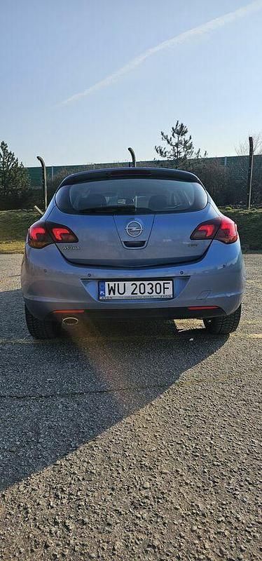 Używany Opel Astra 160 KM (117 kW) 2010 Niebieski Hatchback