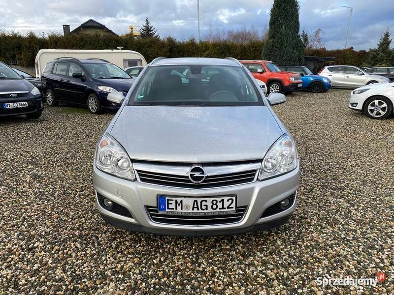 Srebrny Używany 2008 Opel Astra Sedan/Limuzyna | 10 990 zł (Dość drogi) - Obraz 1/4