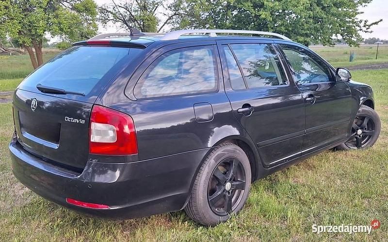 Czarny Używany 2010 Skoda Octavia Kombi | 18 700 zł - Obraz 1/4
