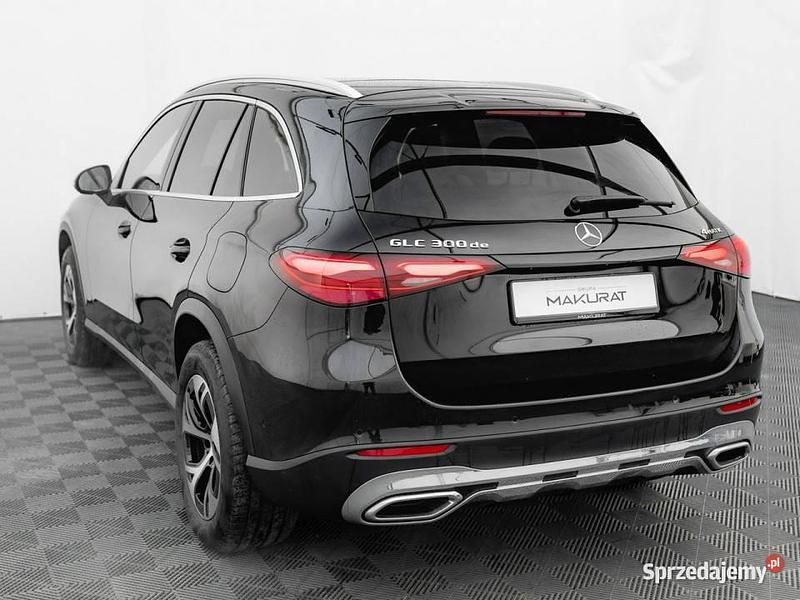 Używany Mercedes GLC300e Avantgarde 2024 Czarny SUV