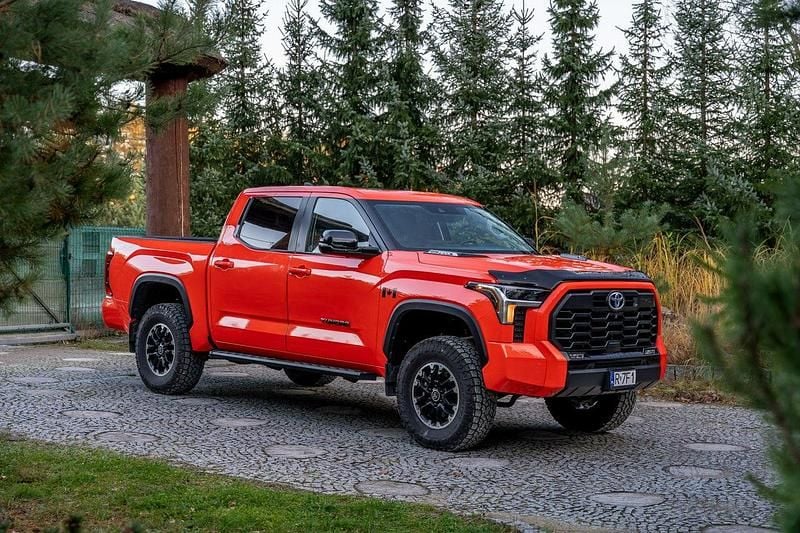 Pomarańczowy (metalik) Używany 2024 Toyota Tundra Pickup | 399 777 zł - Obraz 1/4