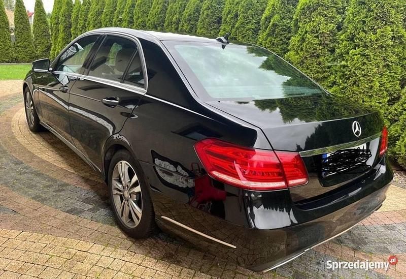 Czarny Używany 2013 Mercedes E350 Sedan/Limuzyna | 109 999 zł - Obraz 1/3
