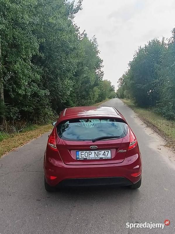 Bordowy Używany 2011 Ford Fiesta Hatchback | 17 000 zł (Uczciwa cena) - Obraz 1/4