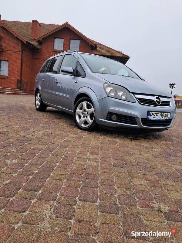 Srebrny Używany 2006 Opel Zafira Minivan | 10 000 zł (Dość drogi) - Obraz 1/4