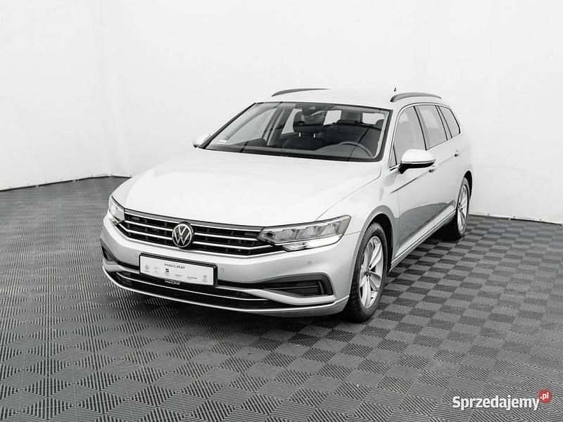 Srebrny (metalik) Używany 2021 VW Passat Business Kombi | 83 700 zł (Uczciwa cena) - Obraz 1/4