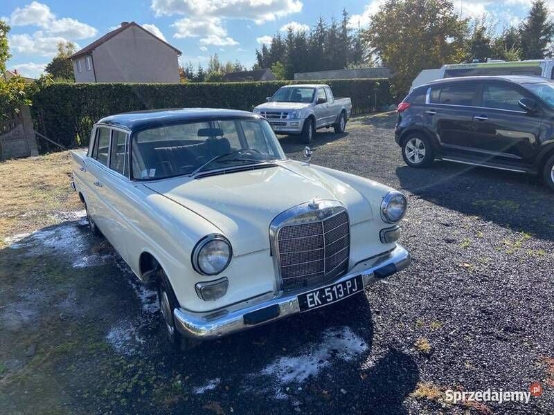 Biały Używany 1967 Mercedes 190 Sedan/Limuzyna | 25 600 zł - Obraz 1/4