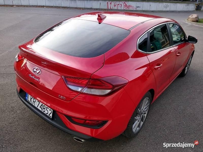 Używany Hyundai i30 2020 Czerwony Sedan/Limuzyna